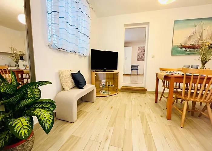 Apartment Sunny Elza 2